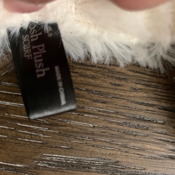 💟Posh Plush off white super soft cozy scarf - Picture 8 of 8